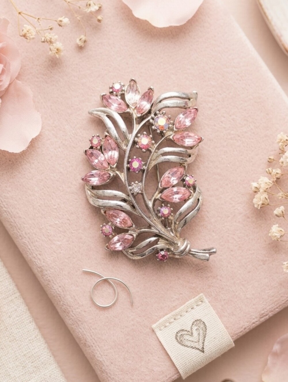 Handmade / Jewelry / Brooch (or Women's Accessories / Jewelry / Brooches)